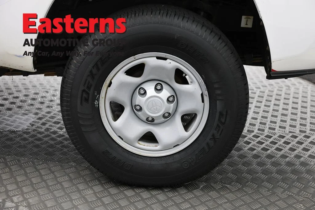 Used 2019 White Toyota SR image 31