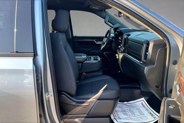 Used 2023 Silver GMC Elevation image 5