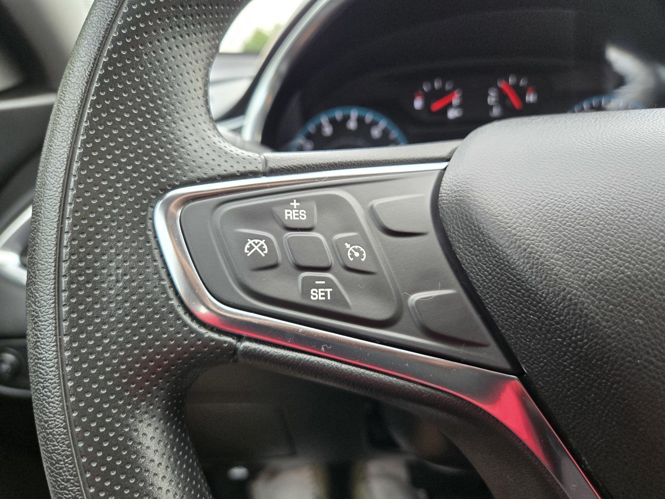 Used 2021 SUMMIT WHITE Chevrolet LT image 18
