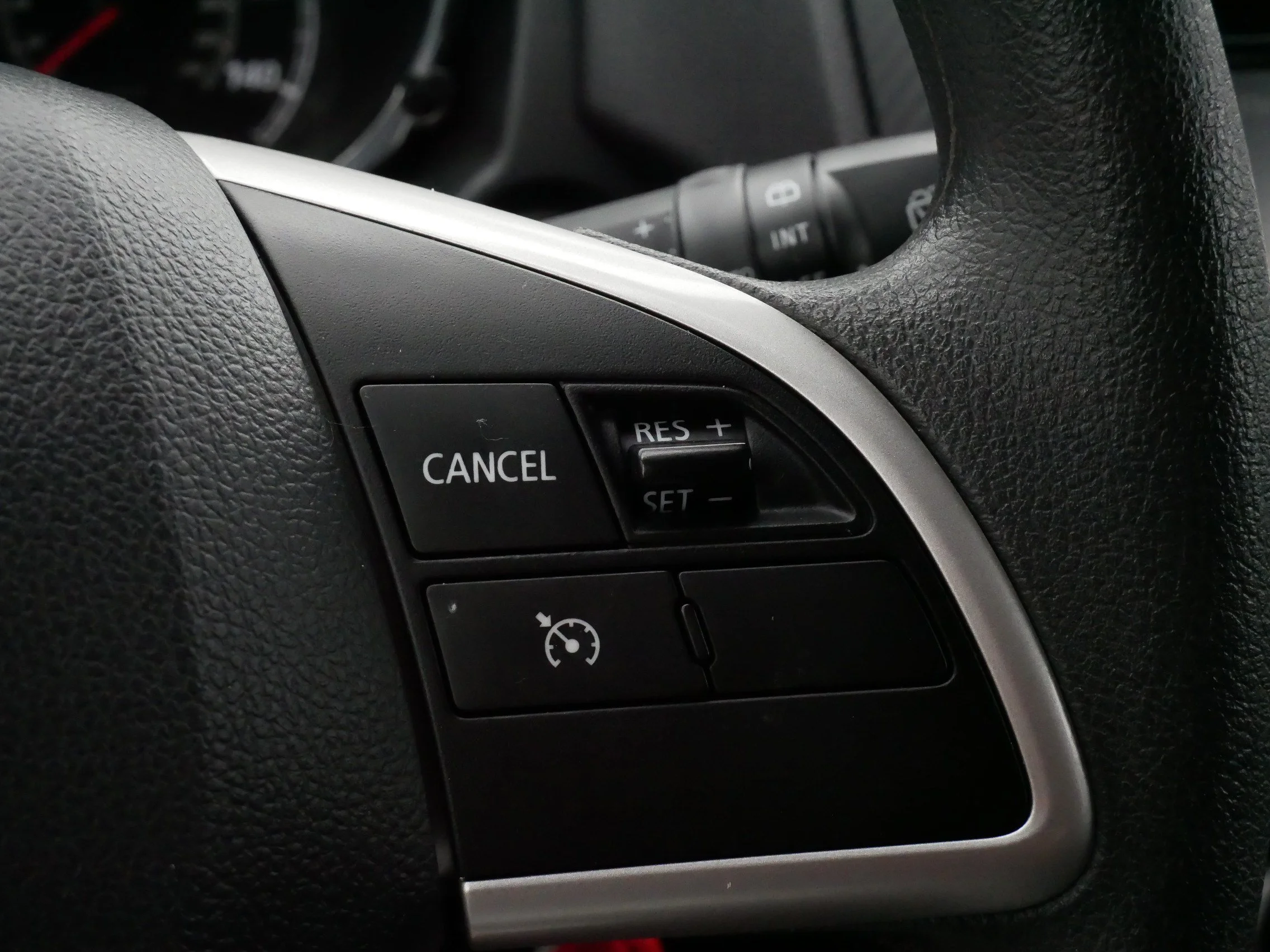 Used 2025 Mercury Gray Metallic Mitsubishi ES image 25