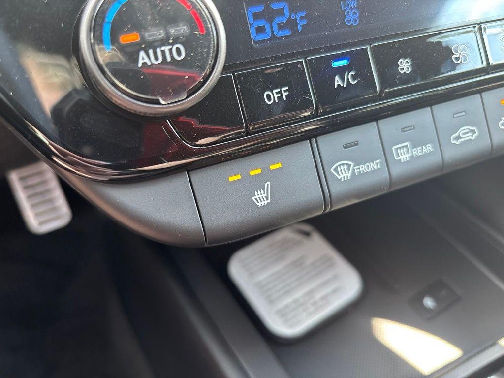 New 2026 White Hyundai Sedan image 30