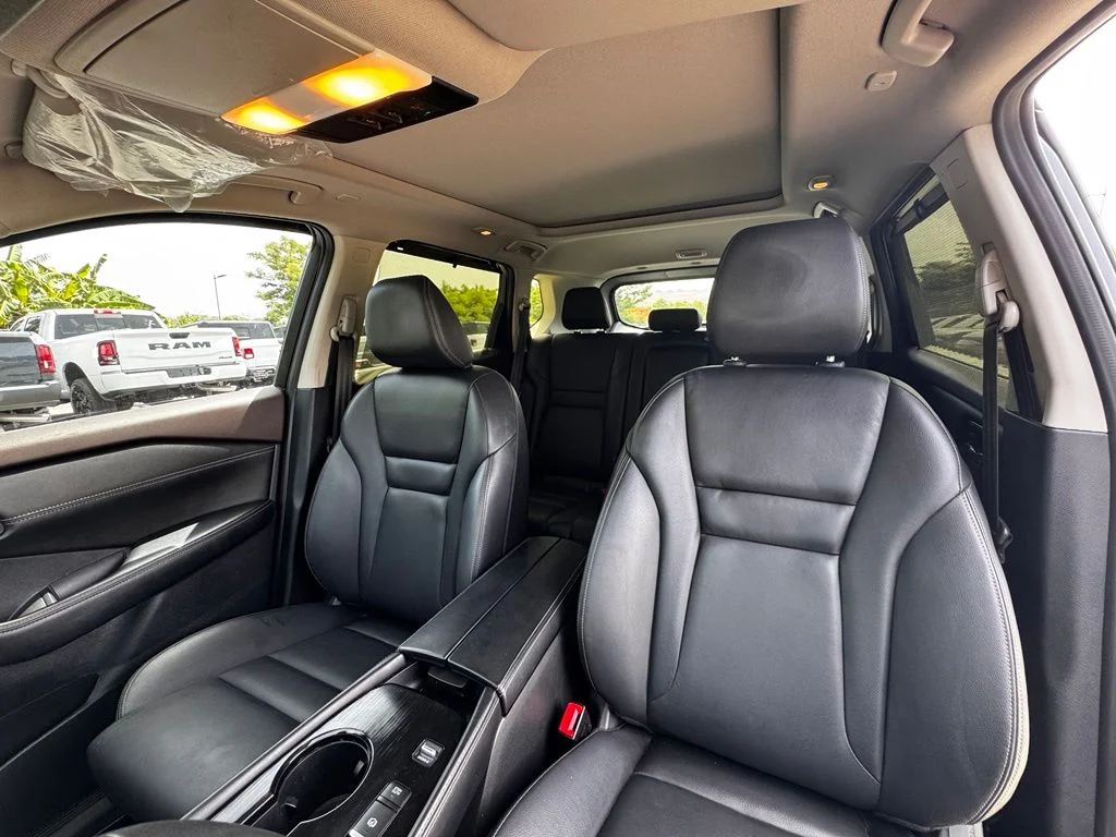 Used 2023  Nissan SL image 16