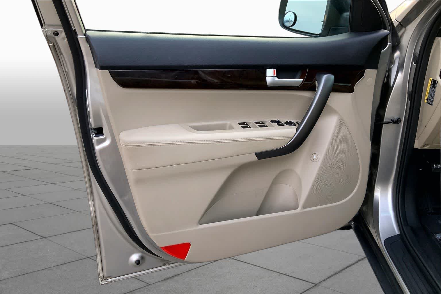 Used 2015 Satin Metal Kia LX image 21