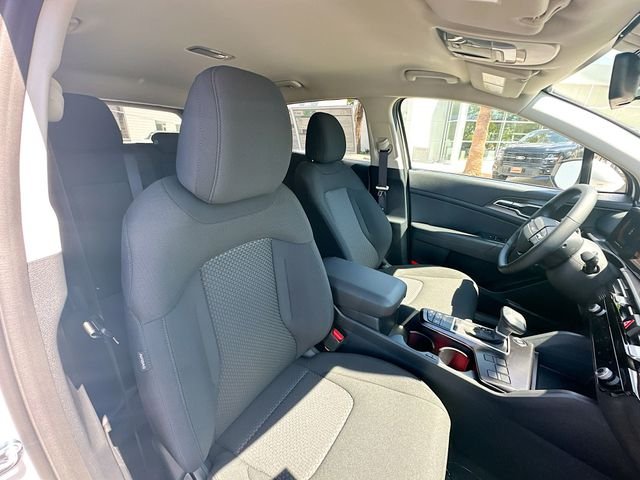 Used 2026 Snow White Pearl Kia LX image 27