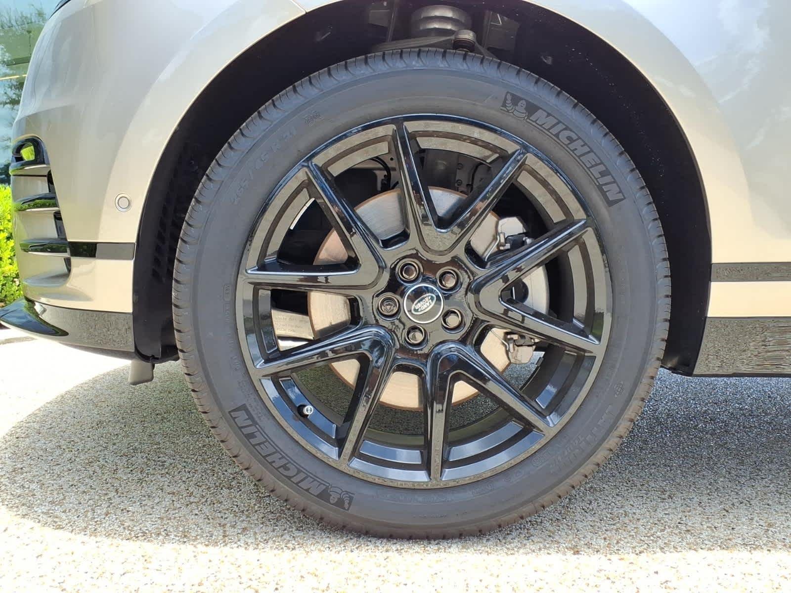 New 2026 Batumi Gold Land Rover Dynamic SE image 9