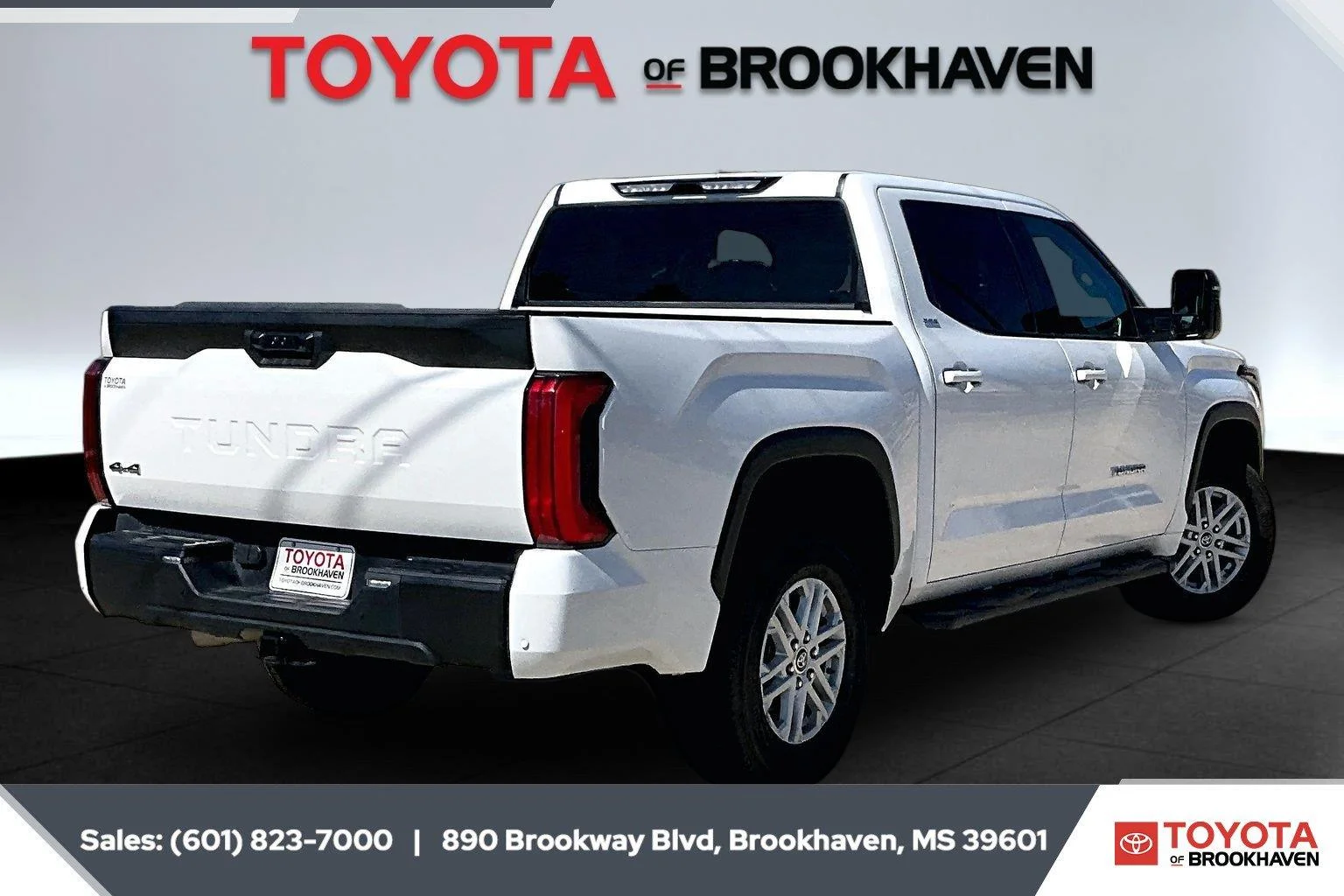 Used 2023 Ice Cap Toyota SR5 image 11
