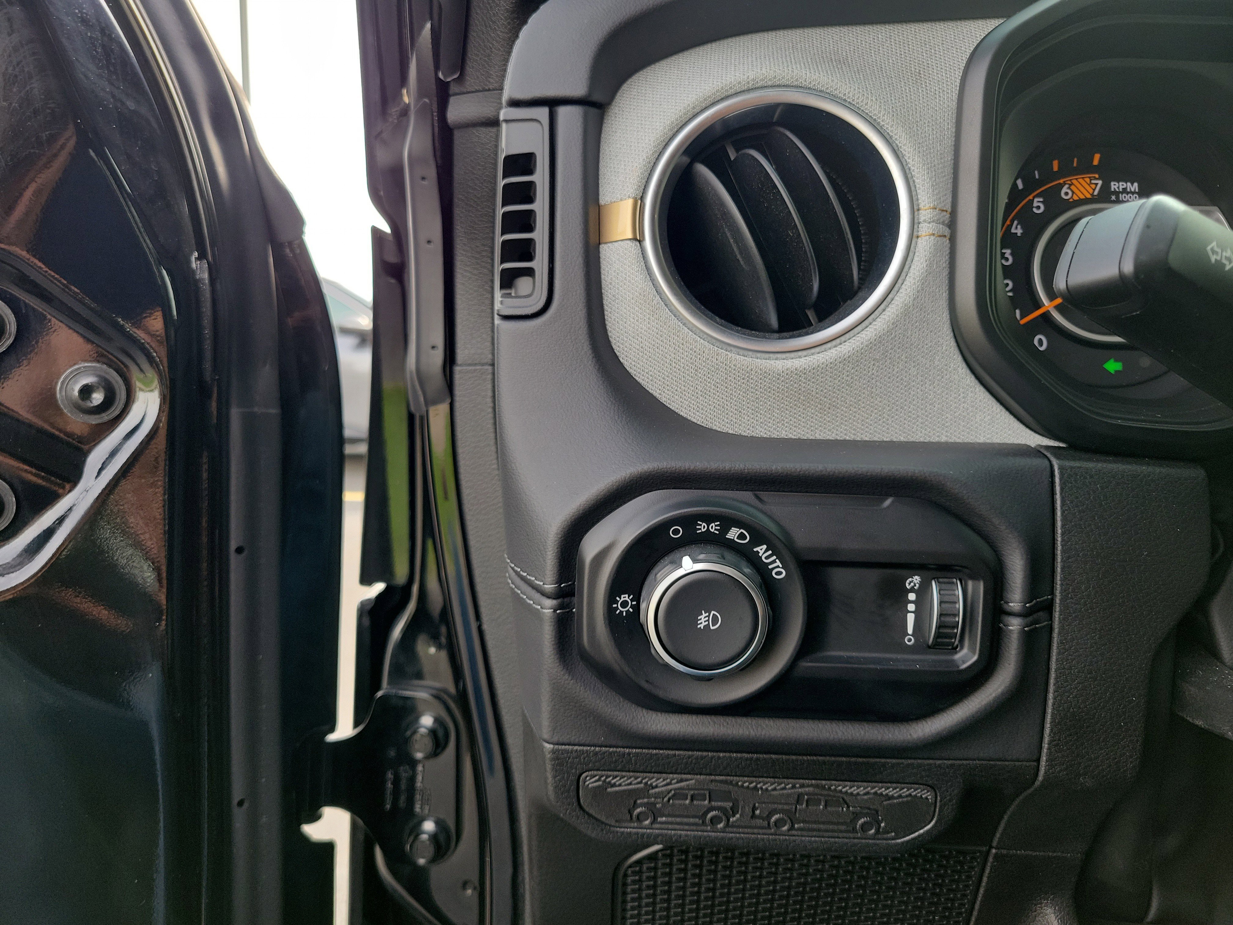 2025 Jeep Wrangler 4-Door Sahara - Photo 20
