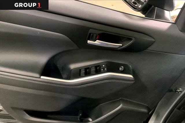 Certified Used 2025 PRECIOUS METAL Toyota  image 36