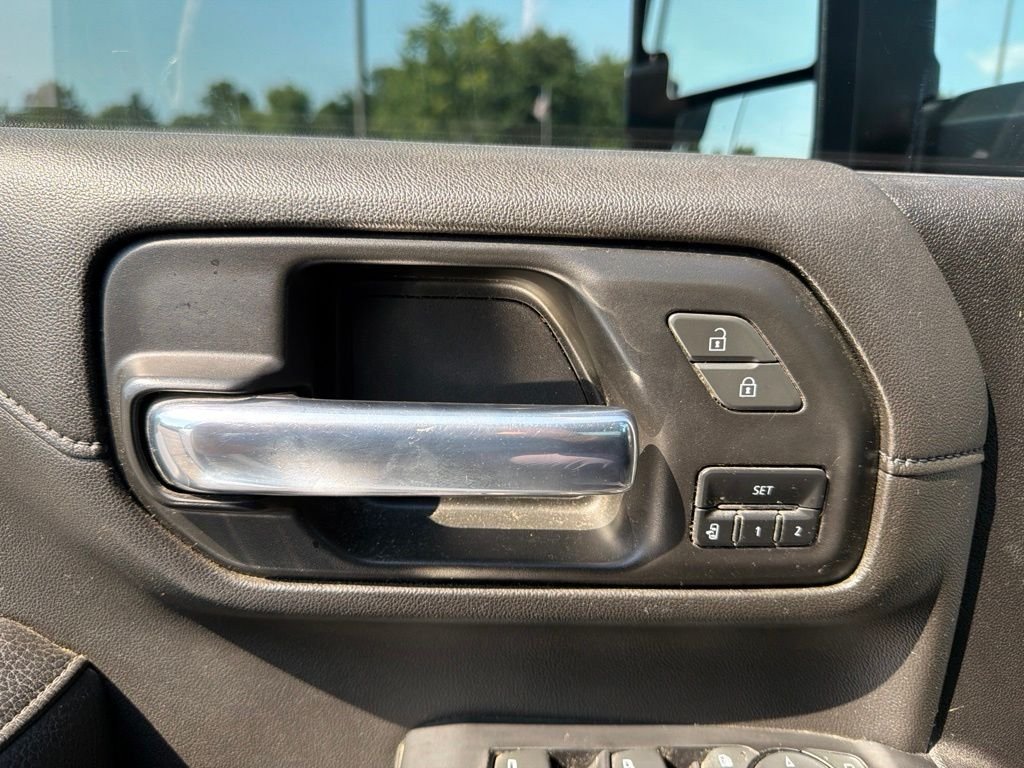 Used 2023 White GMC Denali image 39