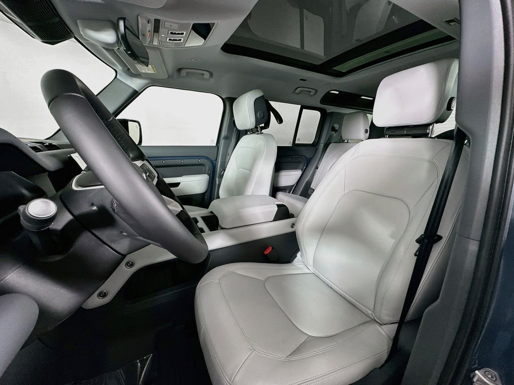 New 2026 Tasman Blue Land Rover S image 11