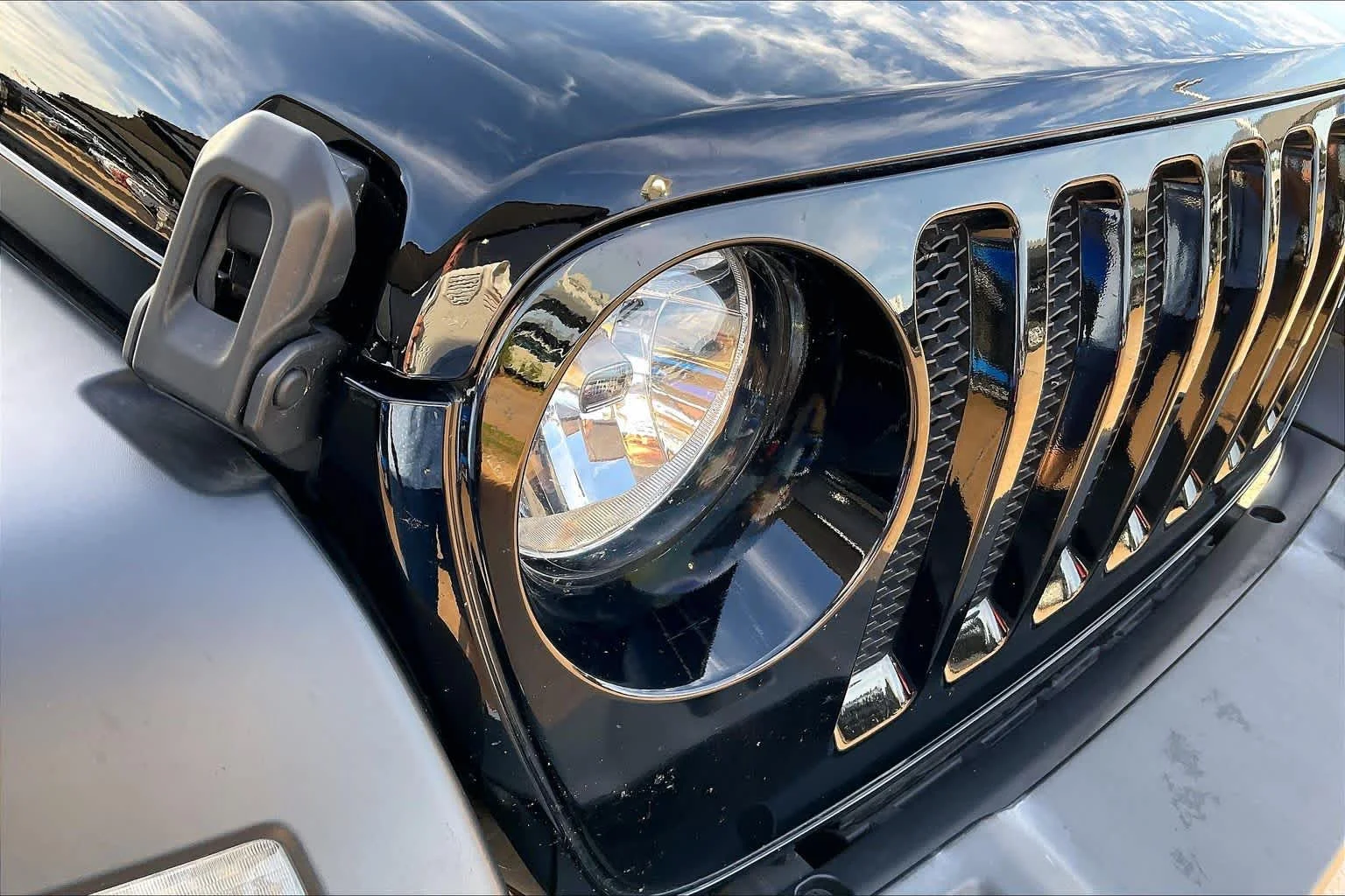 Used 2023 Black Clearcoat Jeep Sport image 27