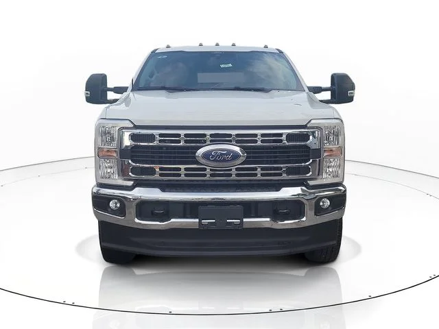 New 2026 Oxford White Ford XL image 2