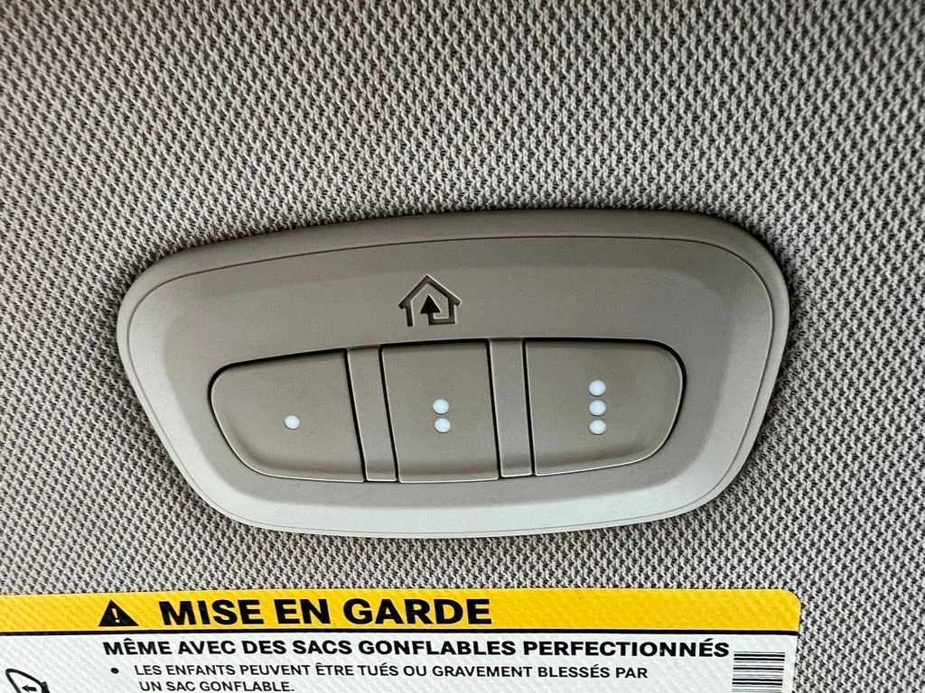 Used 2023 White Chrysler Limited image 34