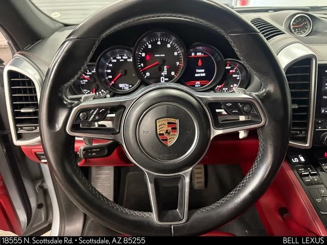 Used 2018  Porsche Base image 20