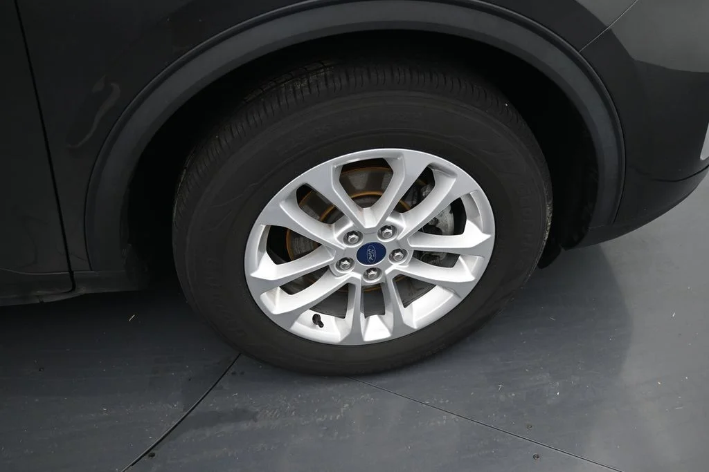 Used 2020 Gray Ford SE image 11