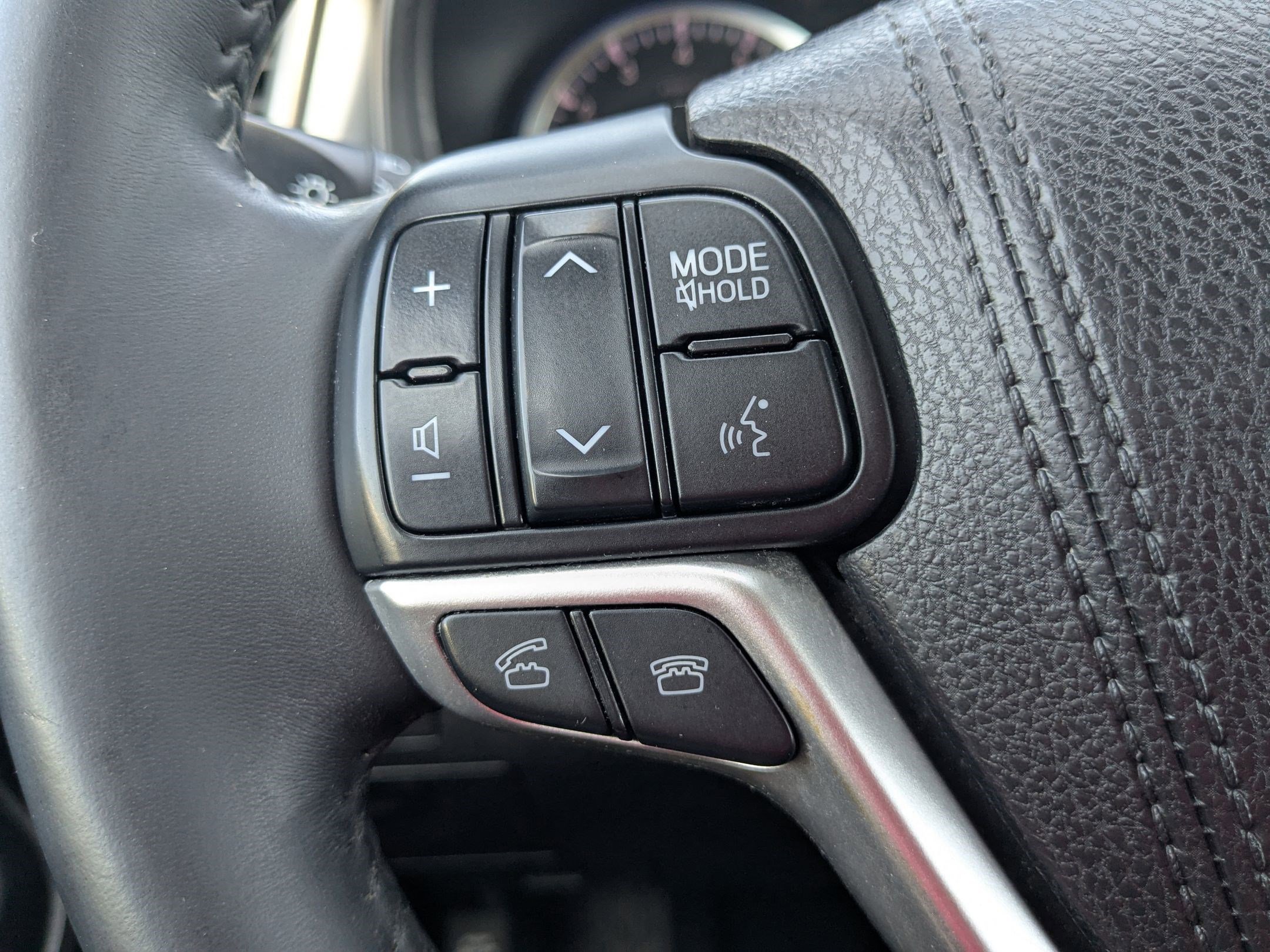 Used 2016 Predawn Gray Mica Toyota XLE image 17