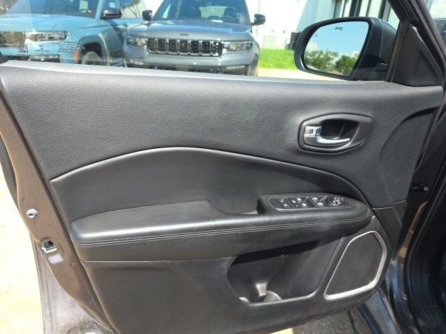 Certified Used 2019 Granite Crystal Metallic Clearcoat Jeep Altitude image 14