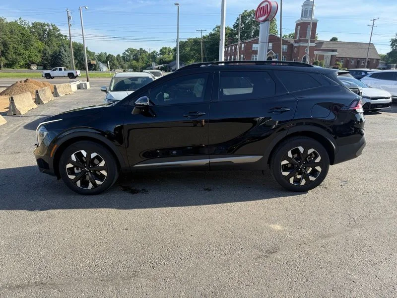 Used 2024 Black Kia X-Line image 5