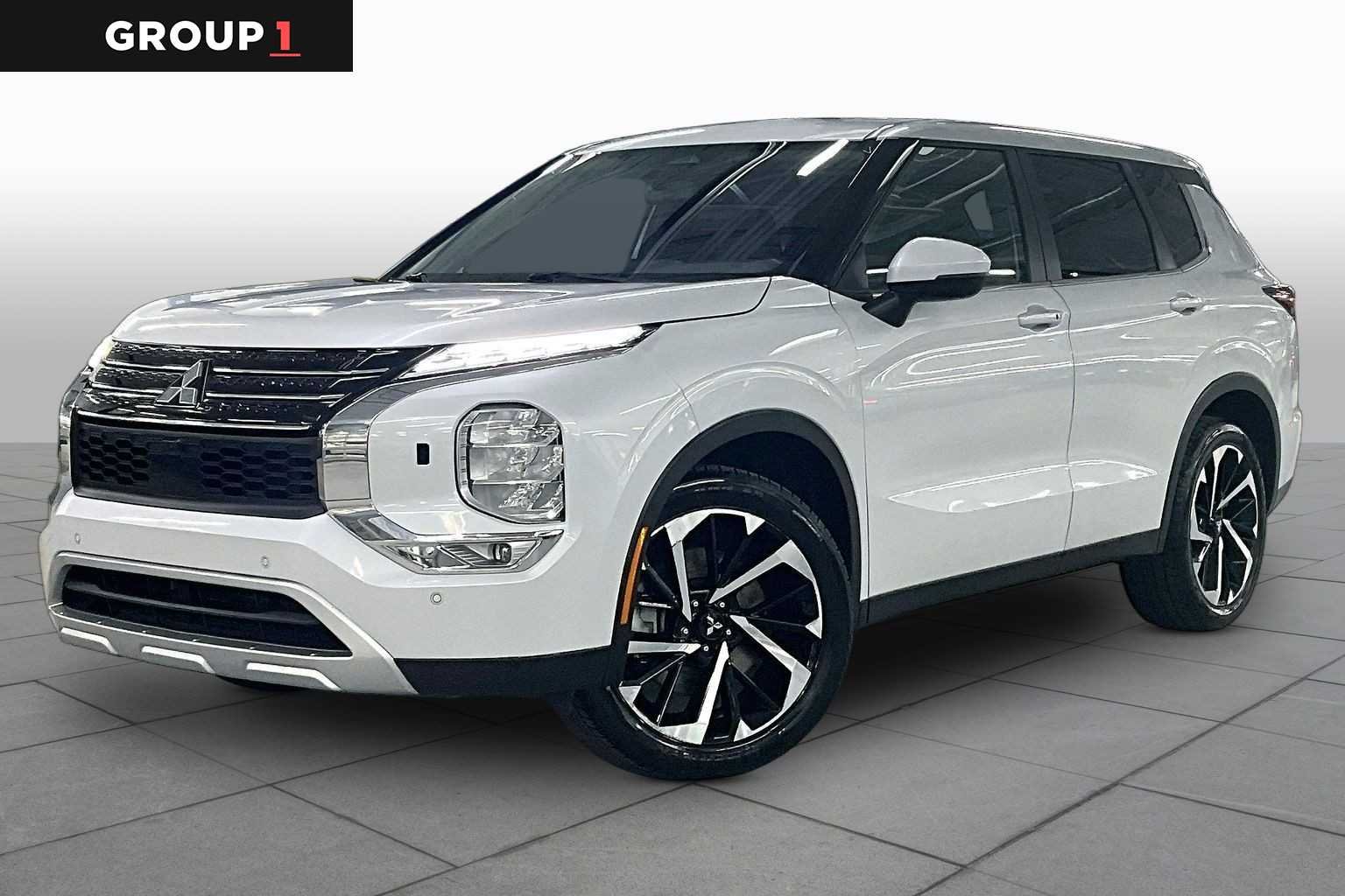 Pre-Owned 2024 Mitsubishi Outlander SE