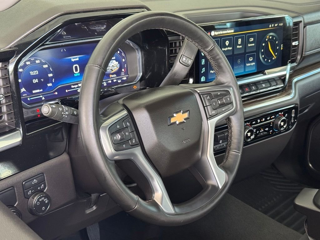 Used 2025 White Chevrolet LT image 19