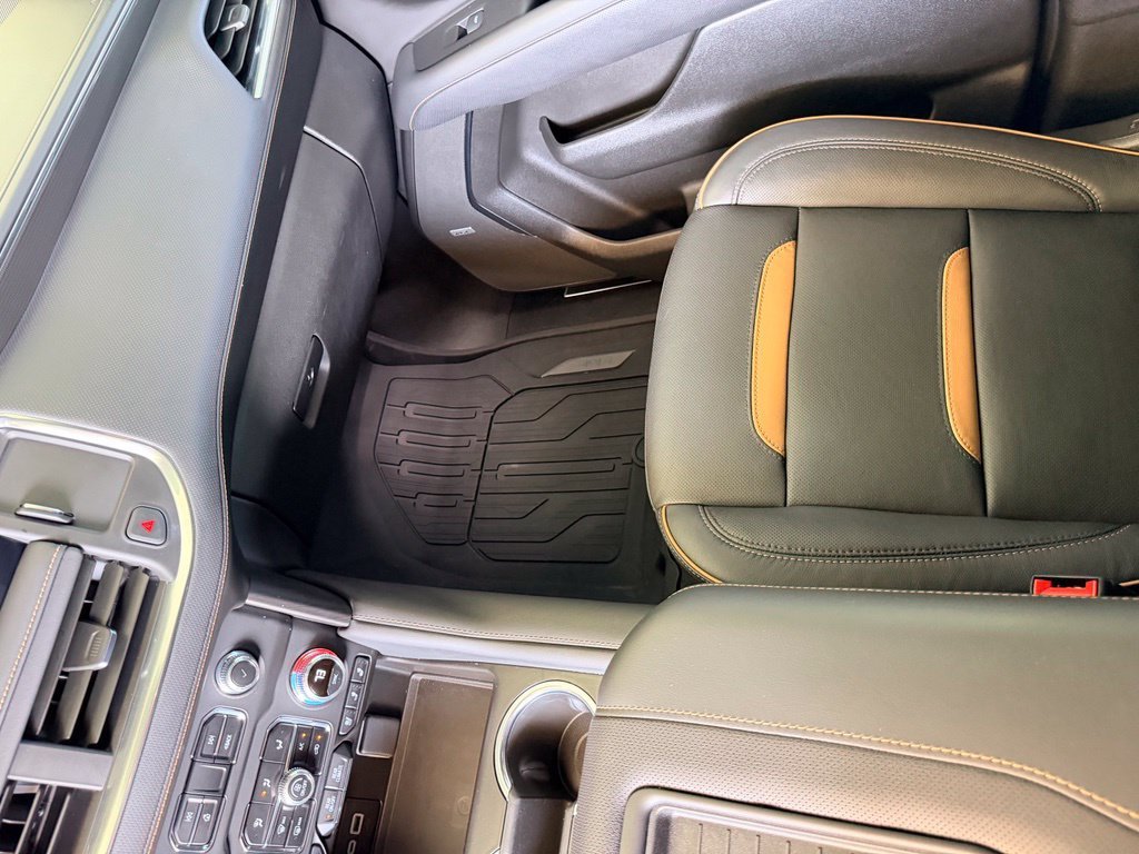 Used 2024 Sterling Metallic GMC AT4 image 25