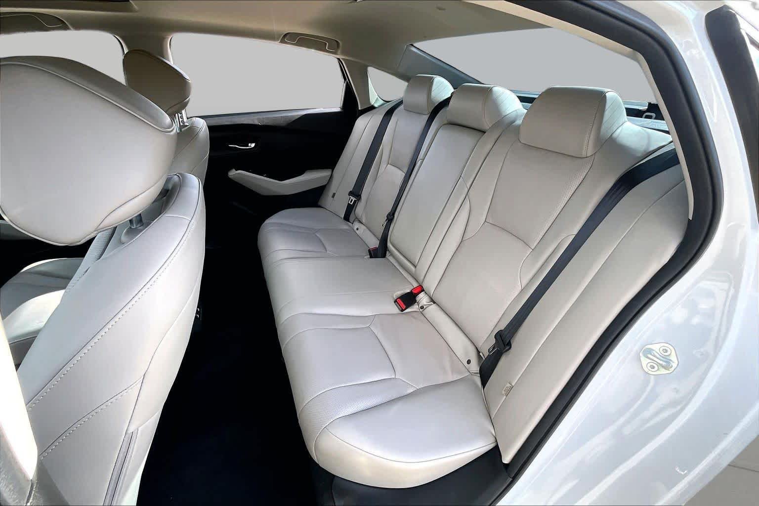 Used 2023 Platinum White Pearl Honda Touring image 21