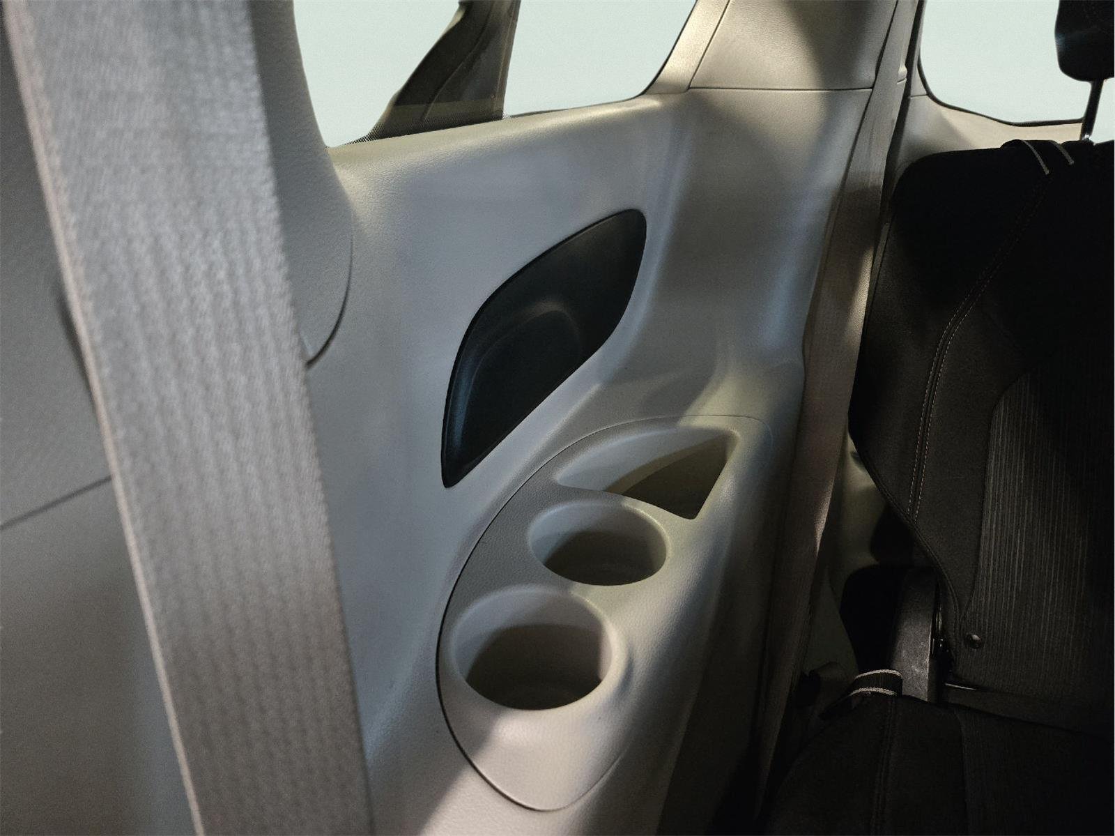 Used 2019 GRAY CHRYSLER L image 38
