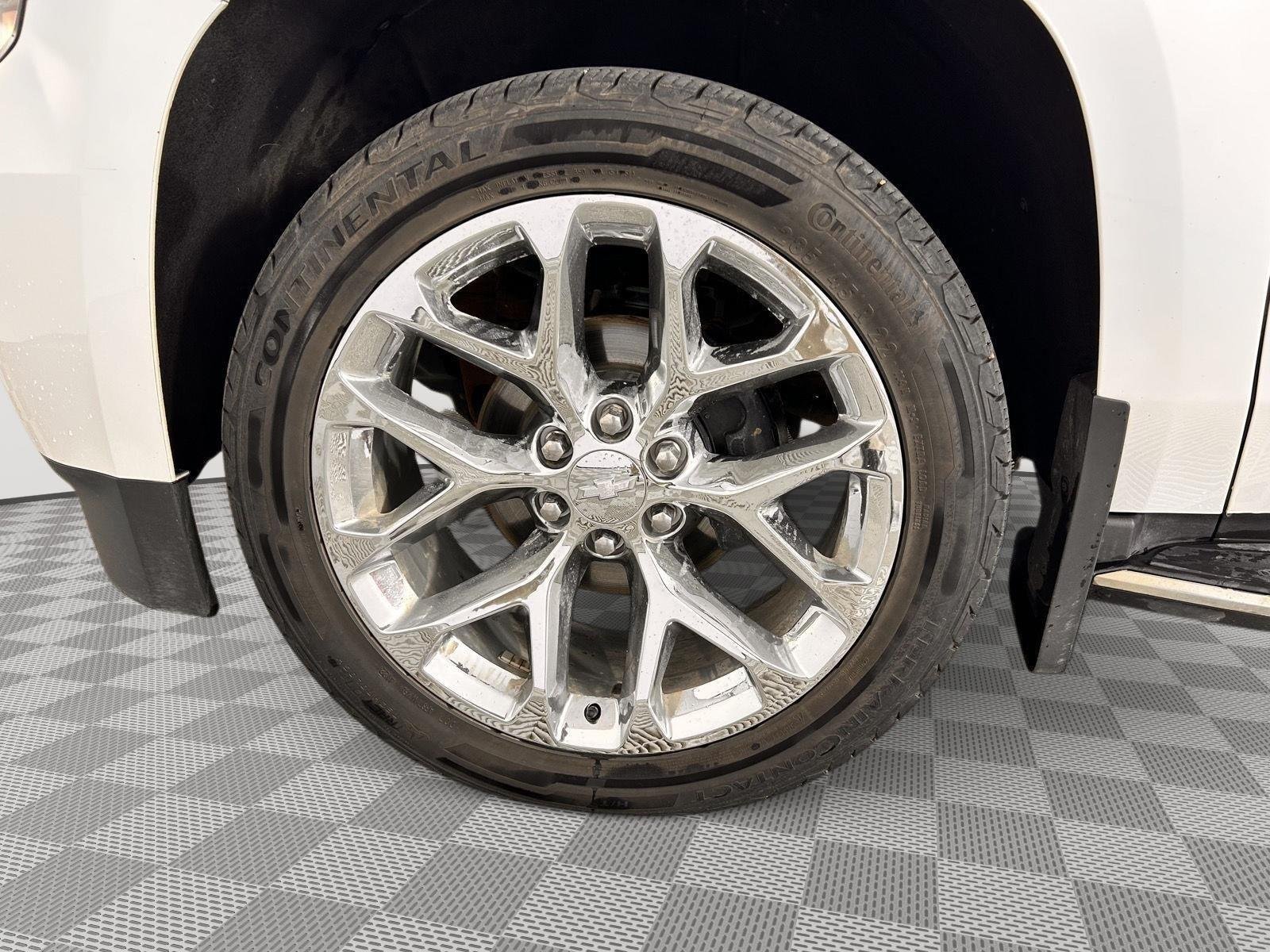 Used 2019 Iridescent Pearl Tricoat Chevrolet Premier image 7