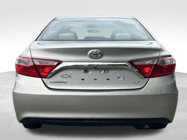 Used 2017  Toyota LE image 4