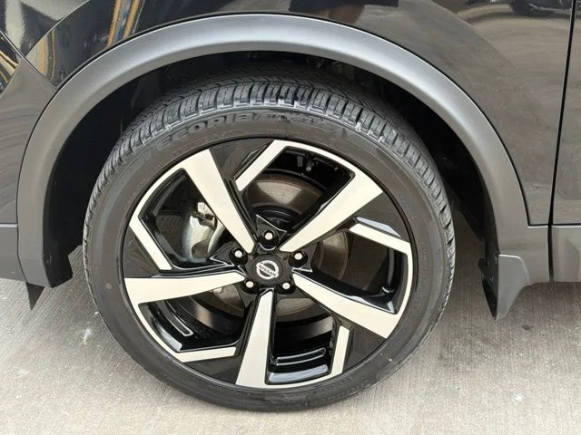 Used 2022 Black Nissan SL image 12