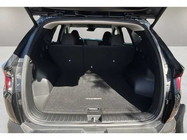 Used 2025 Black Hyundai SEL image 31