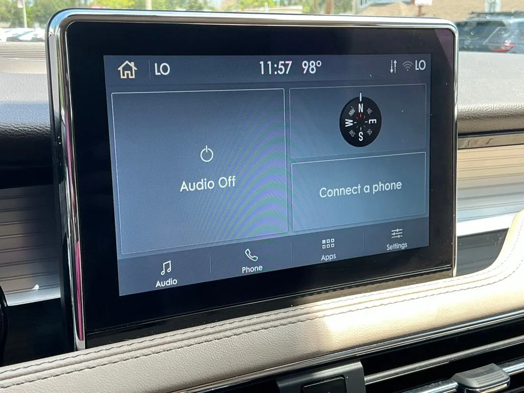 Used 2021 White Lincoln Standard image 41