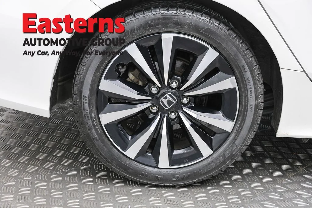 Used 2023 White Honda EX-L image 30