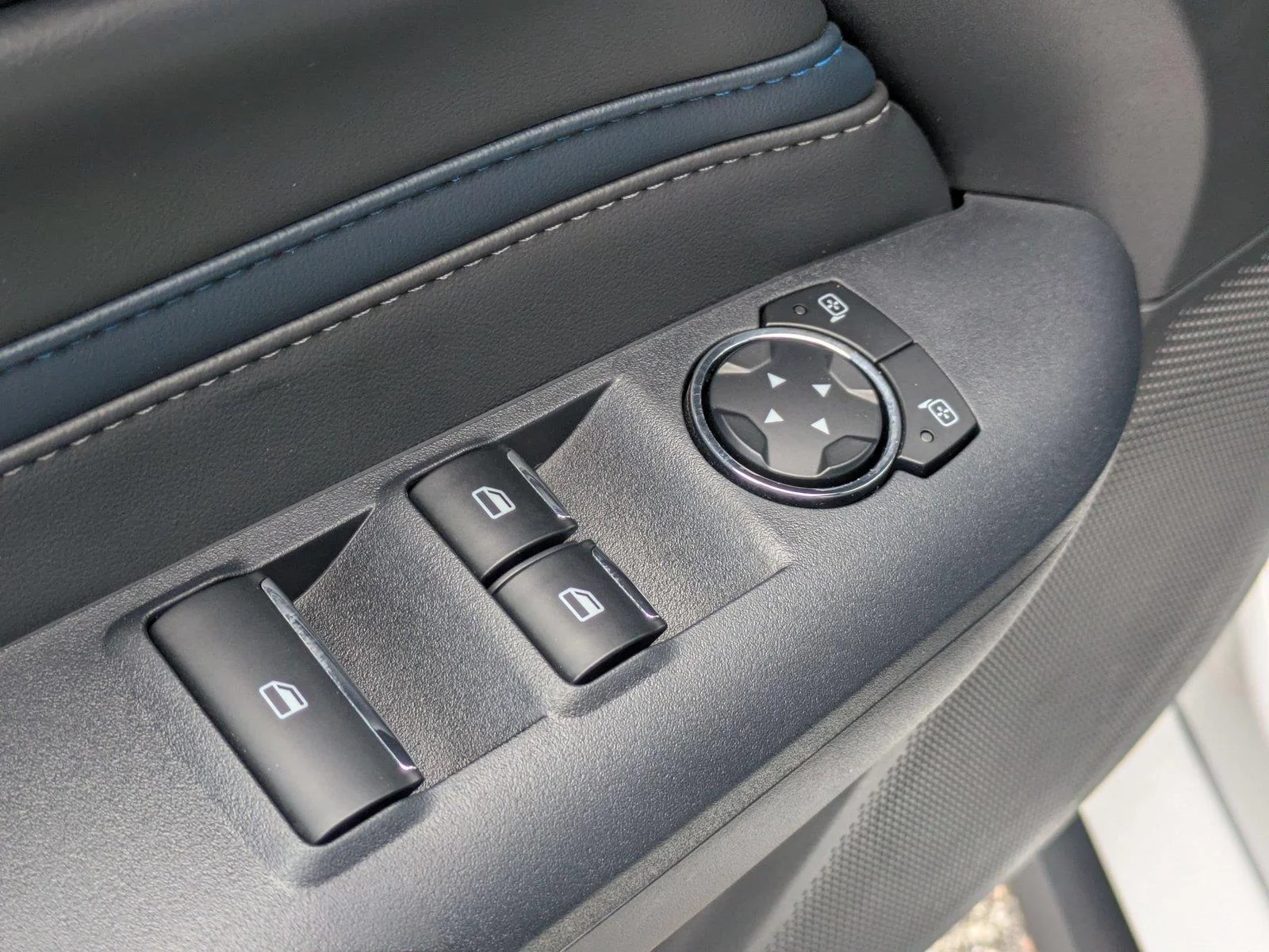 Used 2025 Oxford White Ford GT Premium image 12
