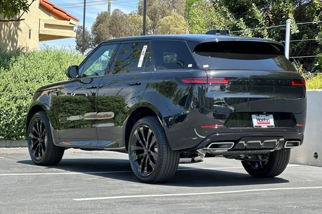 New 2026 Santorini Black Land Rover Dynamic SE image 3