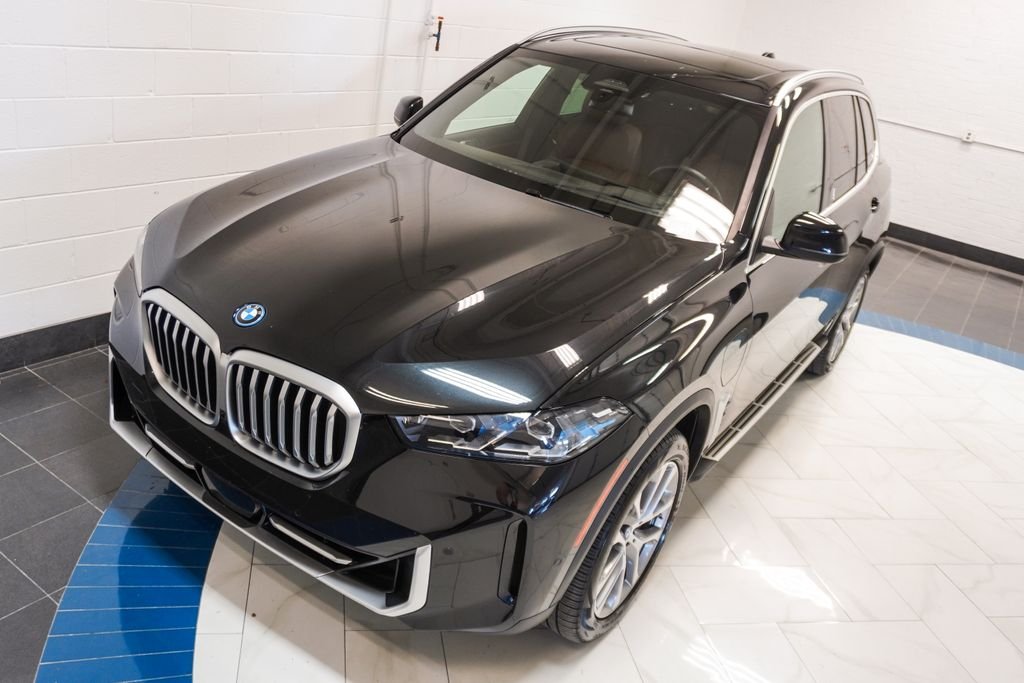 Used 2025 Black BMW xDrive50e image 41