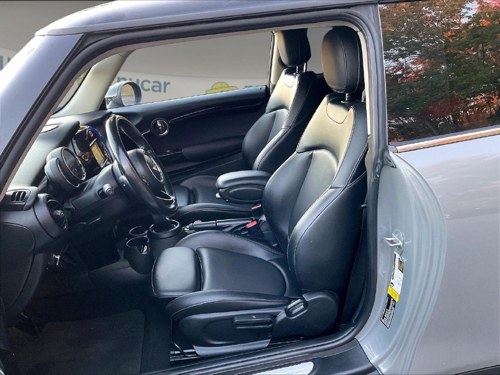 Used 2018 Gray MINI Base image 10