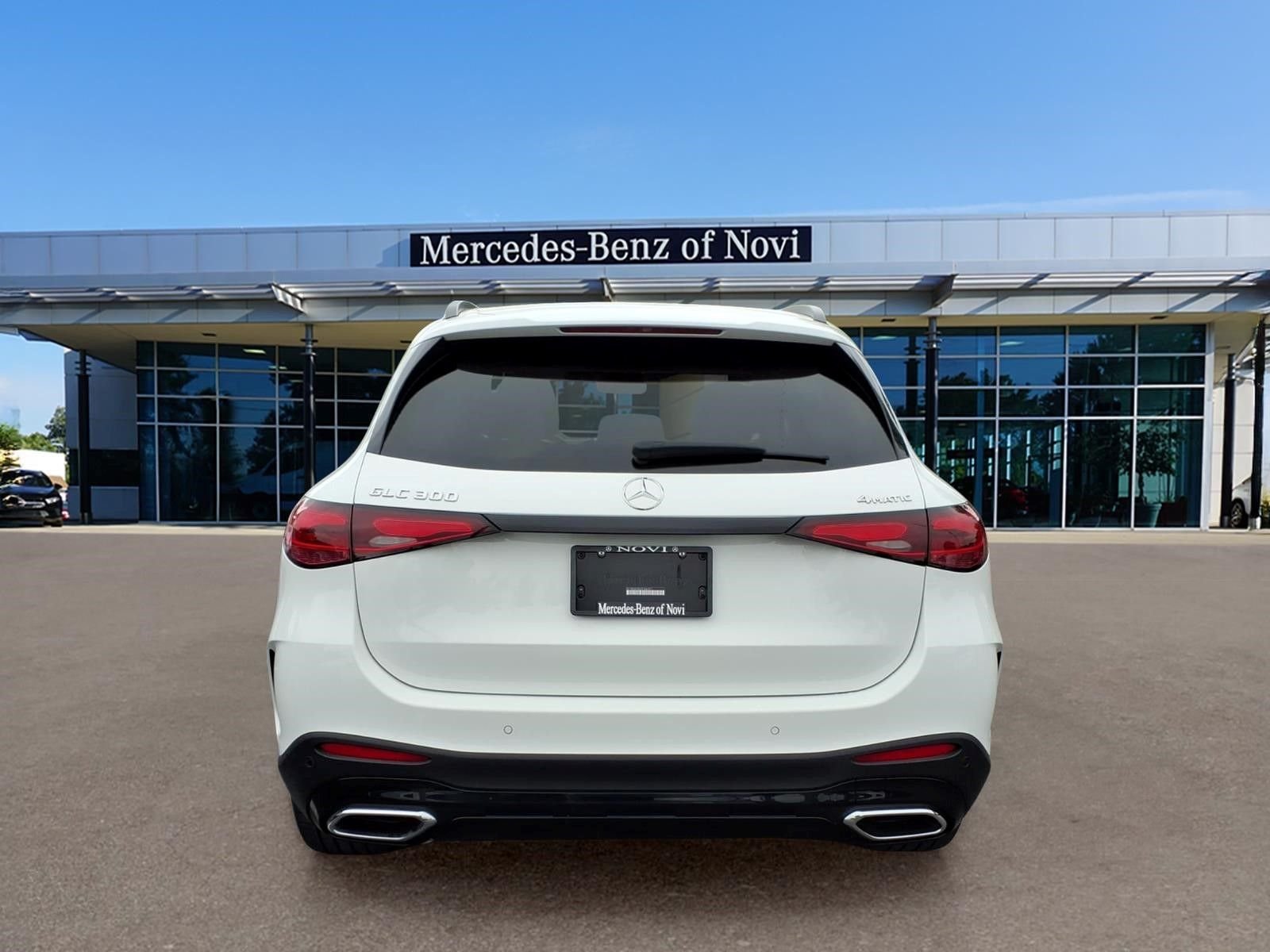 Used 2025 White Mercedes-Benz GLC 300 image 4