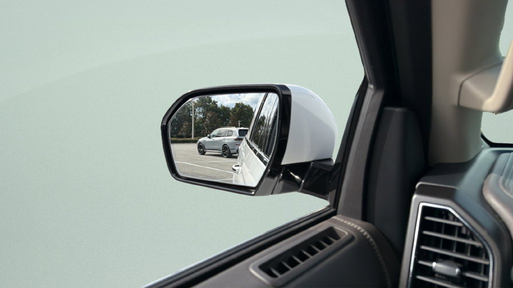 Used 2018 White Ford Limited image 9