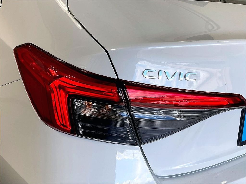 Used 2023 Platinum White Honda Touring image 34