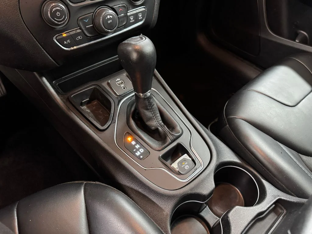 Used 2019 Silver Jeep Latitude Plus image 21
