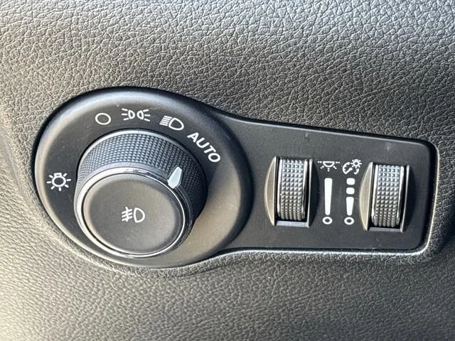 Used 2024 White Jeep Trailhawk 4x4 image 22