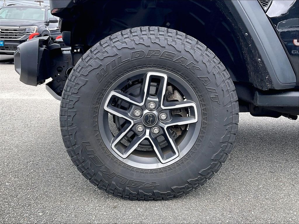 Used 2024 Black Clearcoat Jeep Mojave image 7