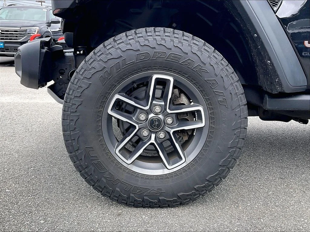 Used 2024 Black Clearcoat Jeep Mojave image 7
