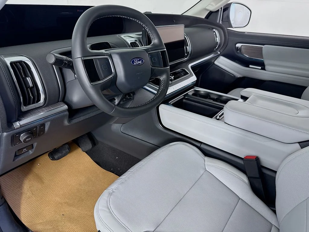 New 2026 Star White Metallic Tri-Coat Ford Platinum image 9