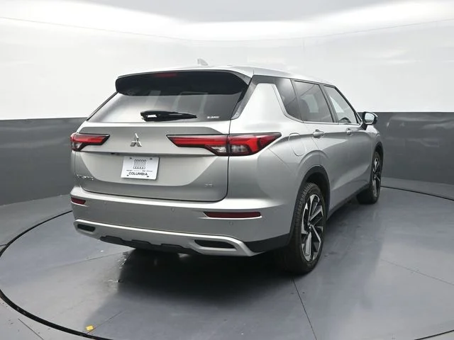 Used 2023  Mitsubishi  image 9