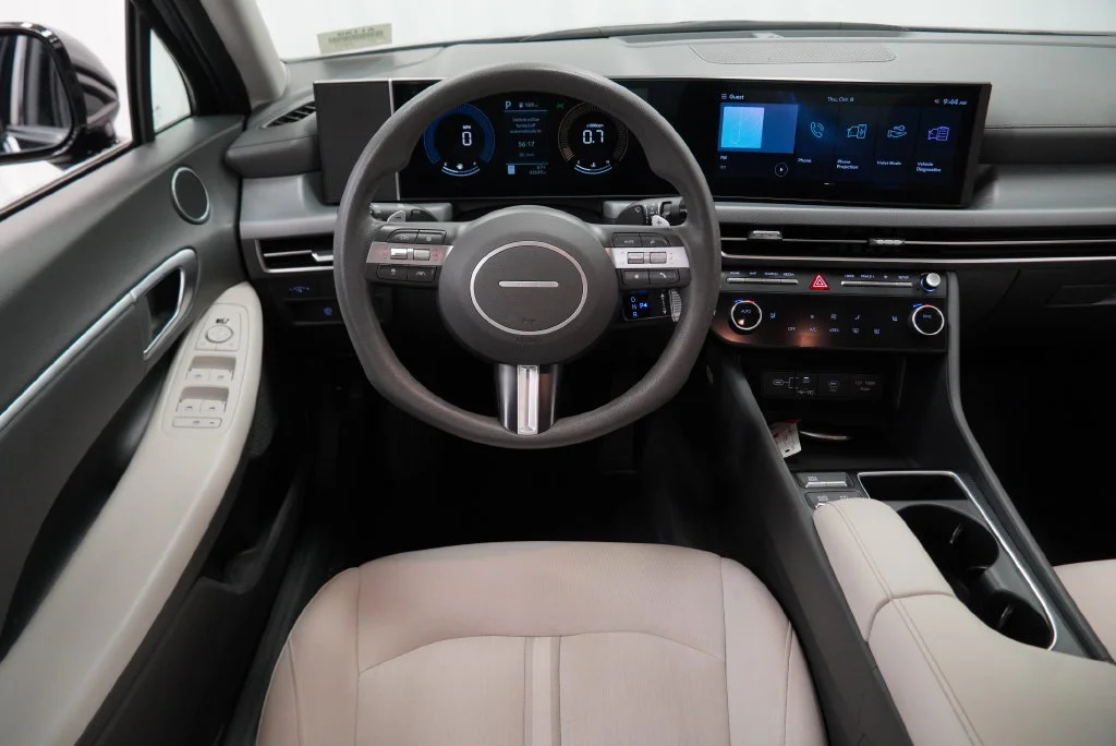 Used 2025 Abyss Black Hyundai SEL image 9