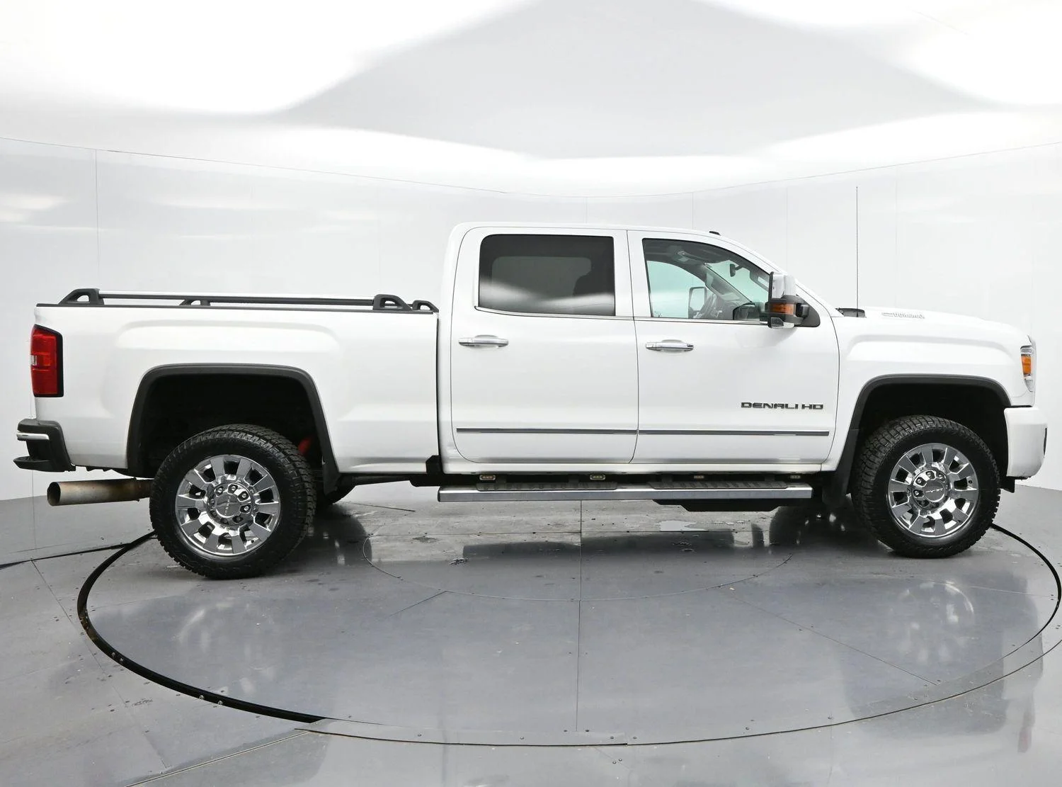 Used 2019 Summit White GMC Denali image 8