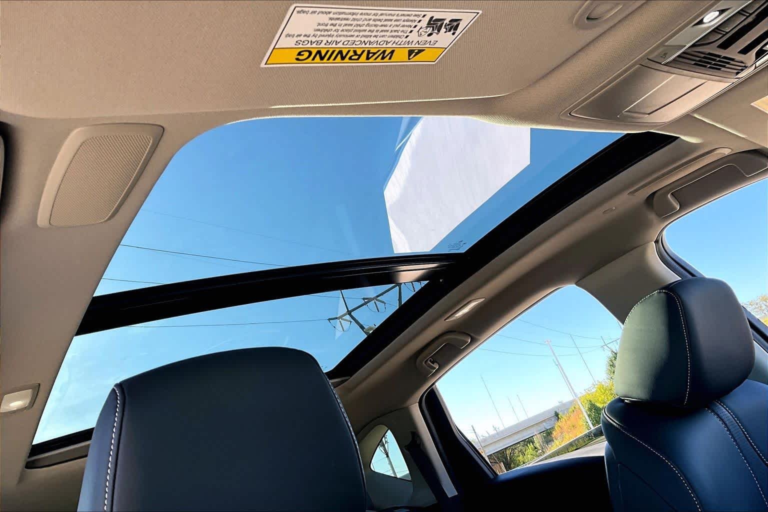 Used 2025 Platinum White Pearl Acura w/Technology Package image 14