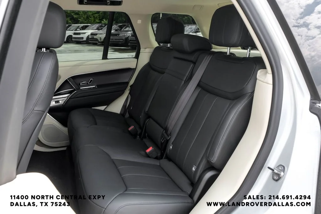 Used 2023 Silver Land Rover SE image 38